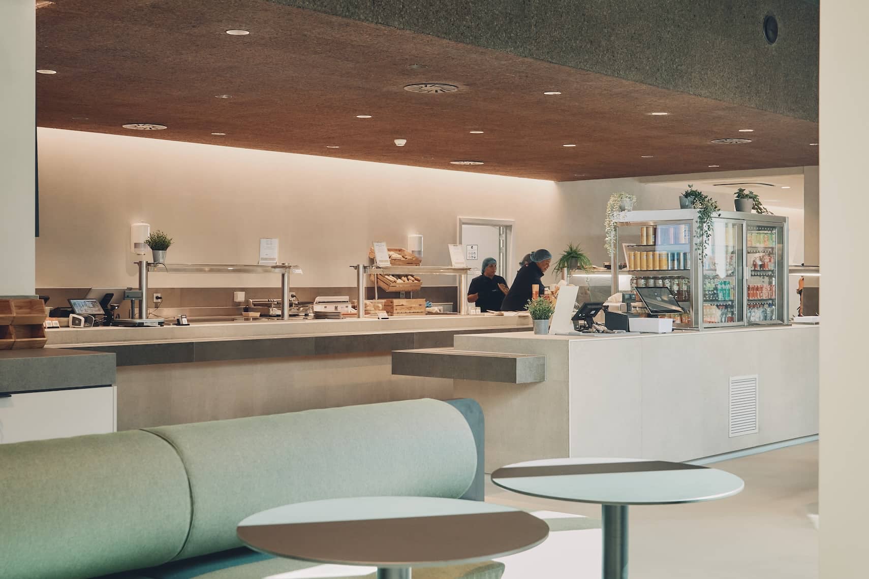Service counter and high tables with integrated design details in a sustainable interior project